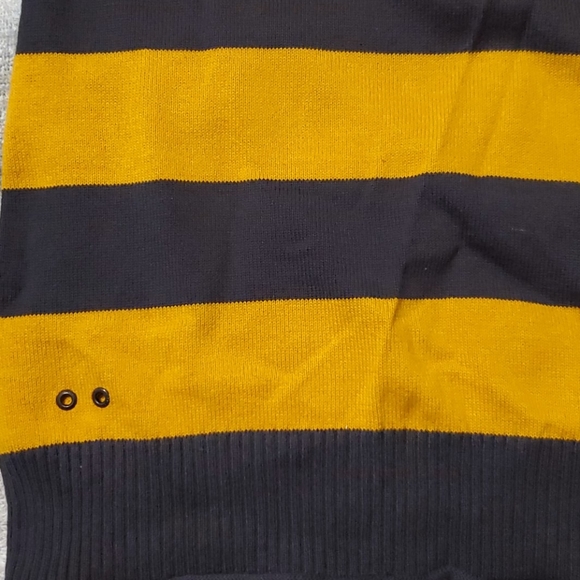 Converse One Star Sleeveless V-neck Sweater - Picture 3 of 5